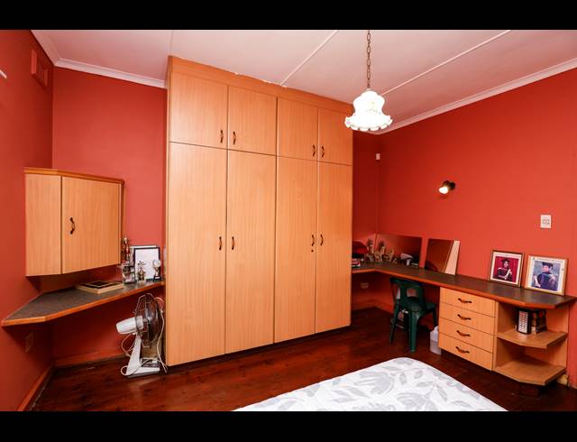 13 BEDROOM HOUSE FOR SALE IN CLARE ESTATE